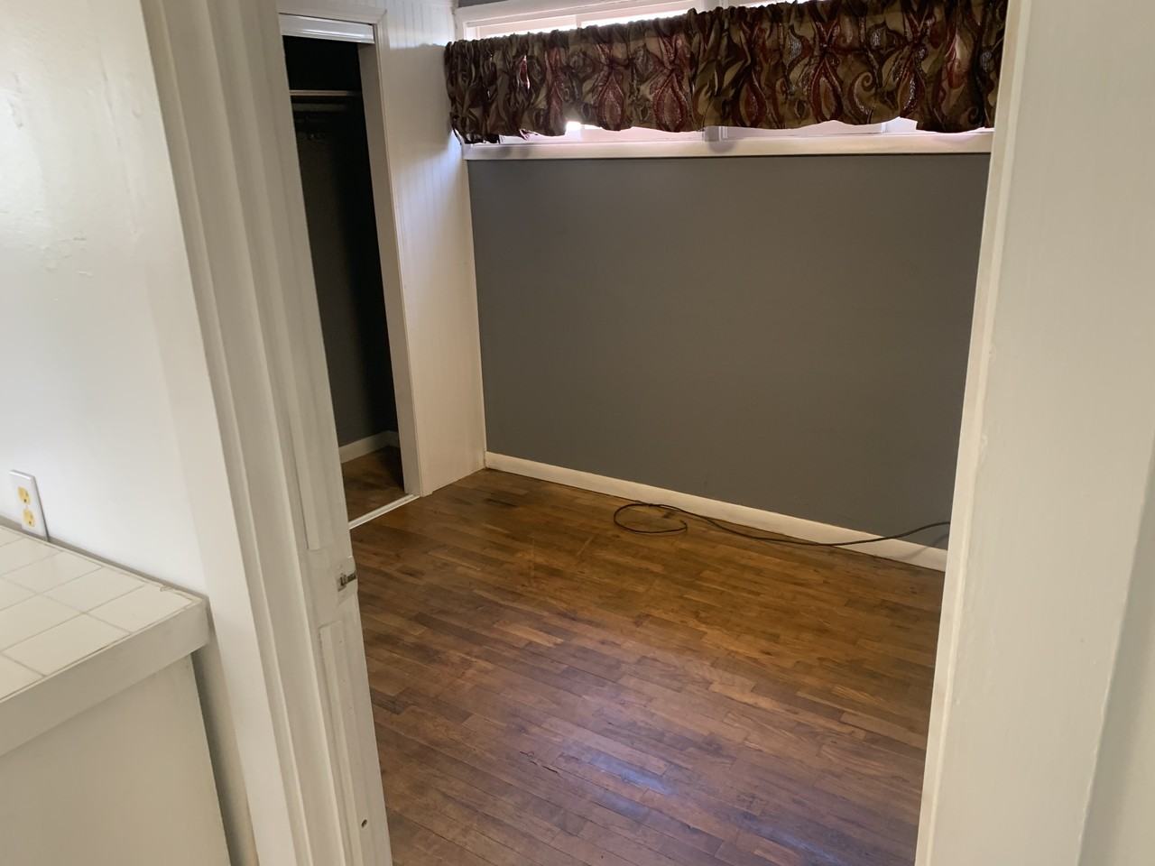 128 S Clark St #1 - Photo 4 of 7