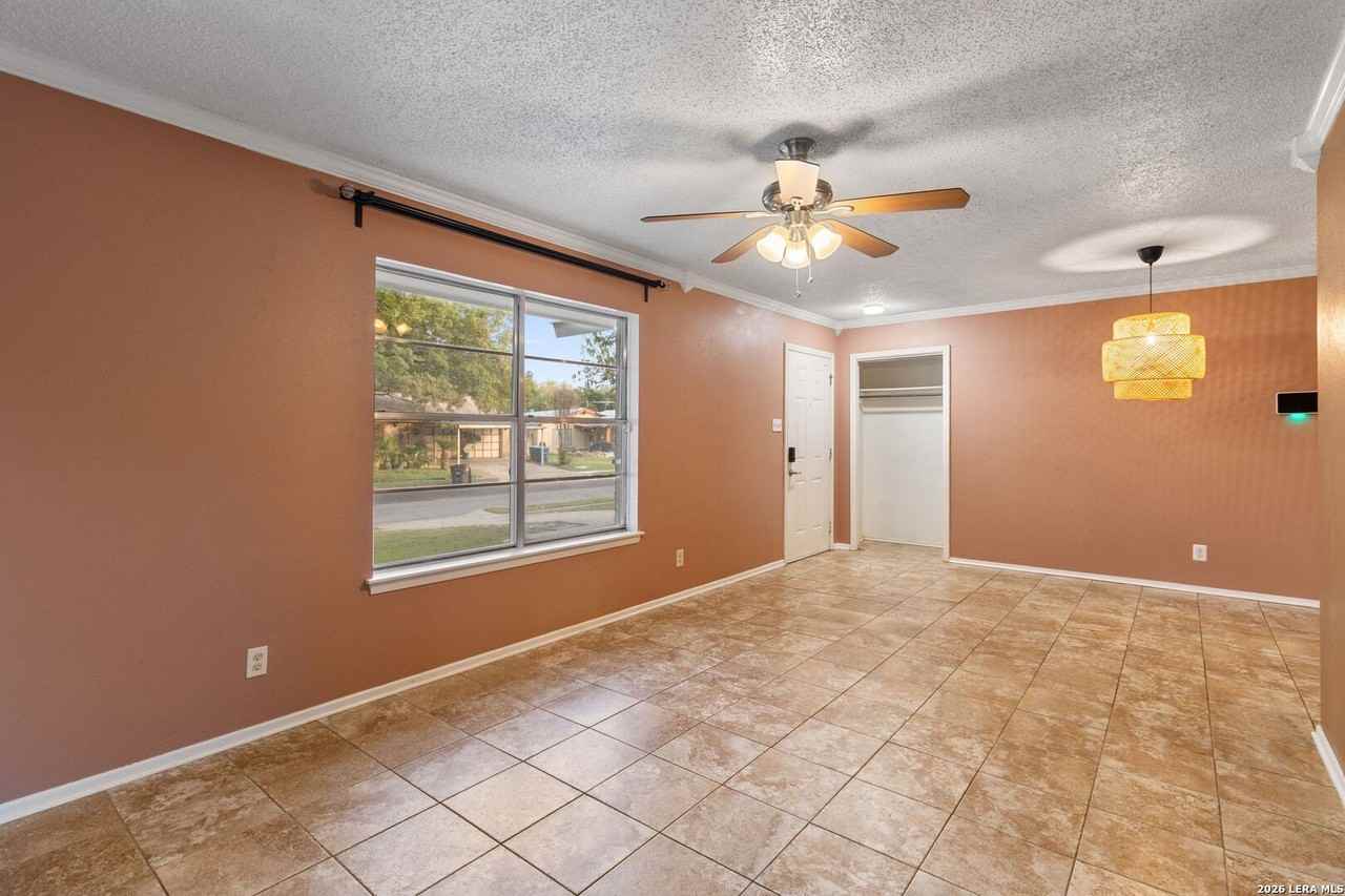 7430 Saddlewood St - Photo 5 of 16