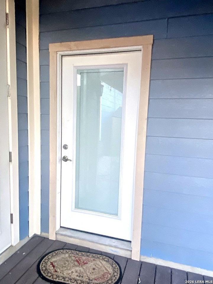 609 W Agarita Ave - Photo 2 of 13