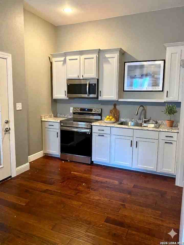 609 W Agarita Ave - Photo 4 of 13
