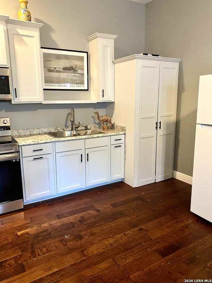 609 W Agarita Ave - Photo 5 of 13