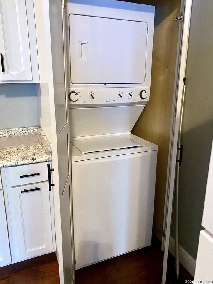 609 W Agarita Ave - Photo 6 of 13