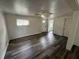 422 Hannah Ave - Photo 5 of 23