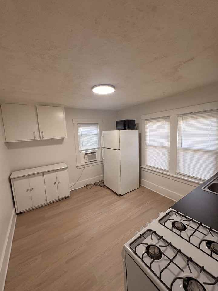 5106 S 41st St #3 - Photo 3 of 9
