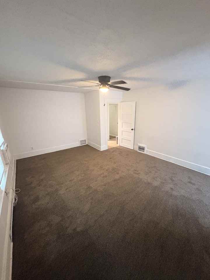 5106 S 41st St #3 - Photo 4 of 9