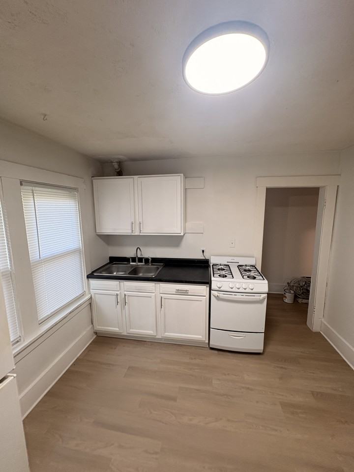 5106 S 41st St #3 - Photo 7 of 9