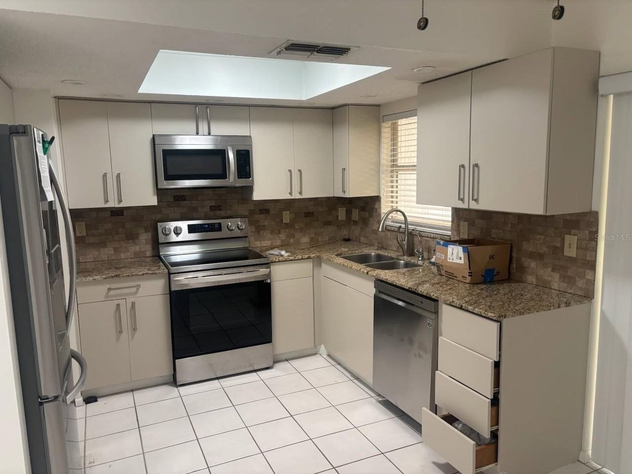 749 N Jefferson Ave #749 - Photo 5 of 21