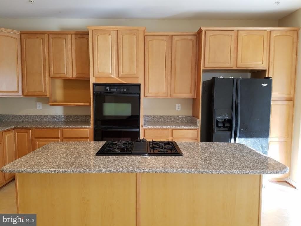 2424 Killarney Ter - Photo 4 of 19