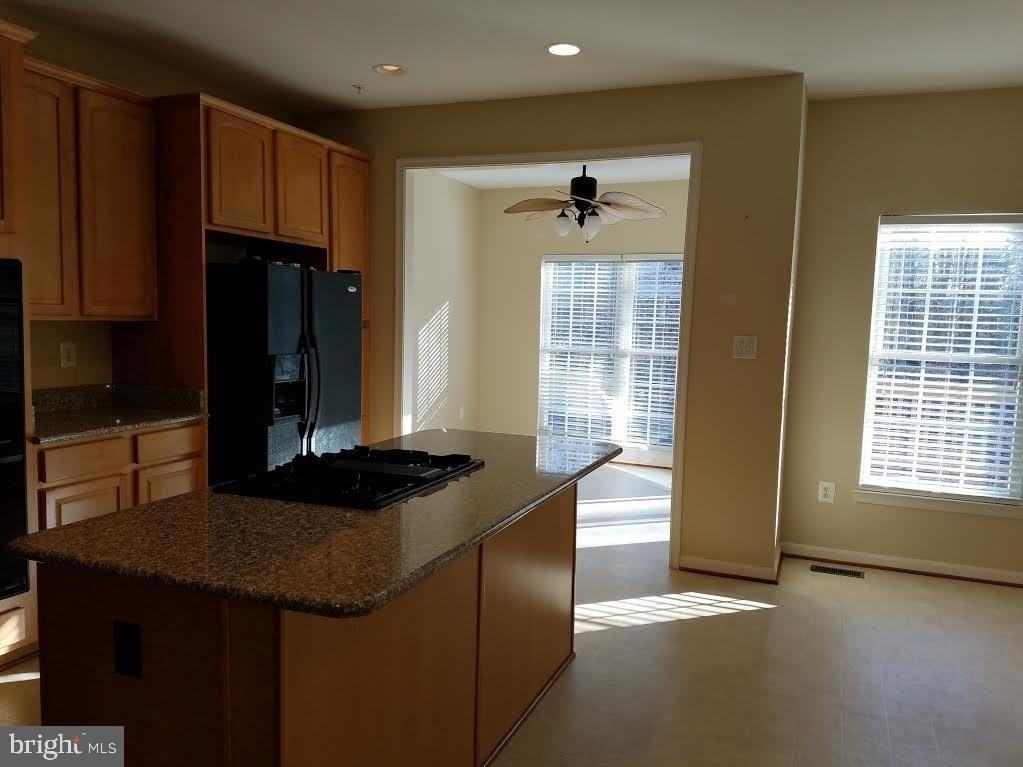 2424 Killarney Ter - Photo 5 of 19