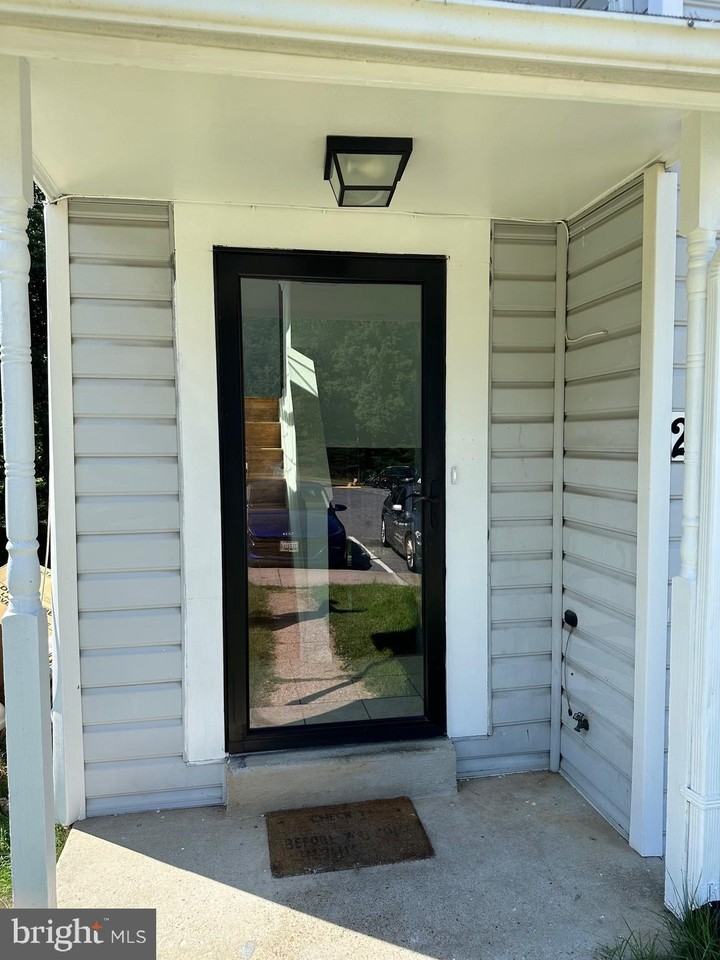 2920 White Oak Ln - Photo 2 of 20