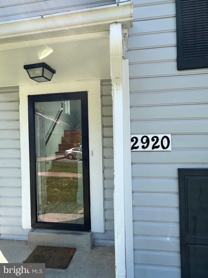 2920 White Oak Ln - Photo 3 of 20