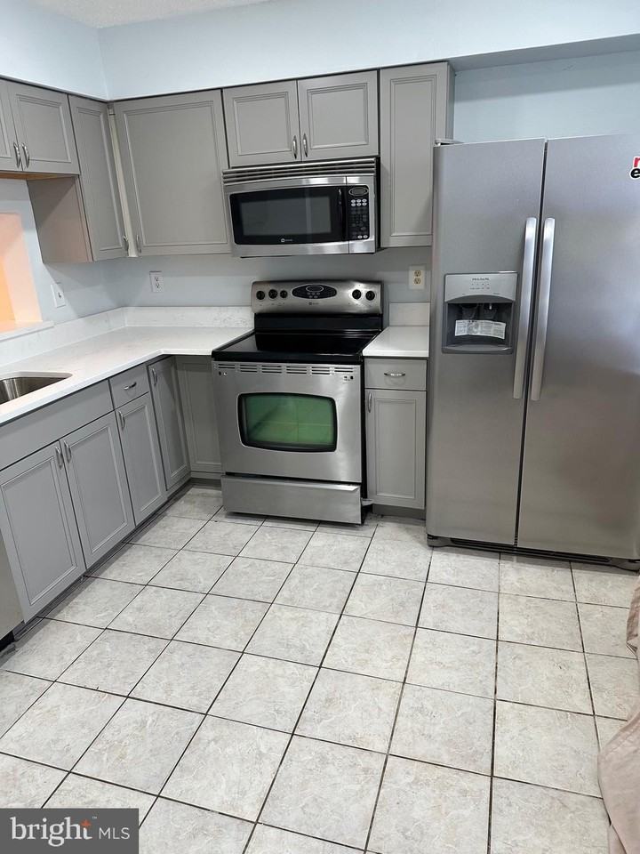 2920 White Oak Ln - Photo 5 of 20