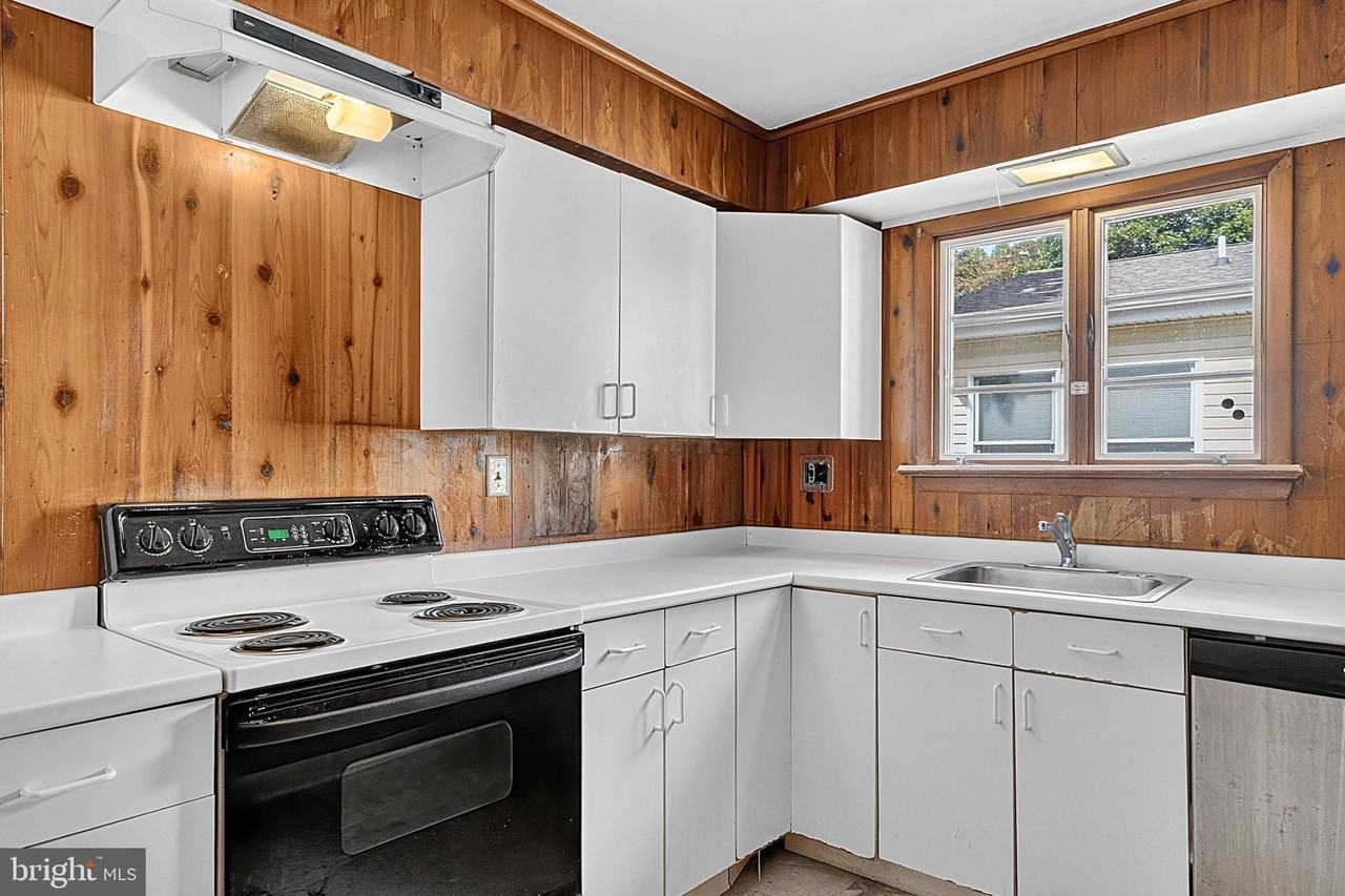 4 Pierson Pl #A - Photo 7 of 24