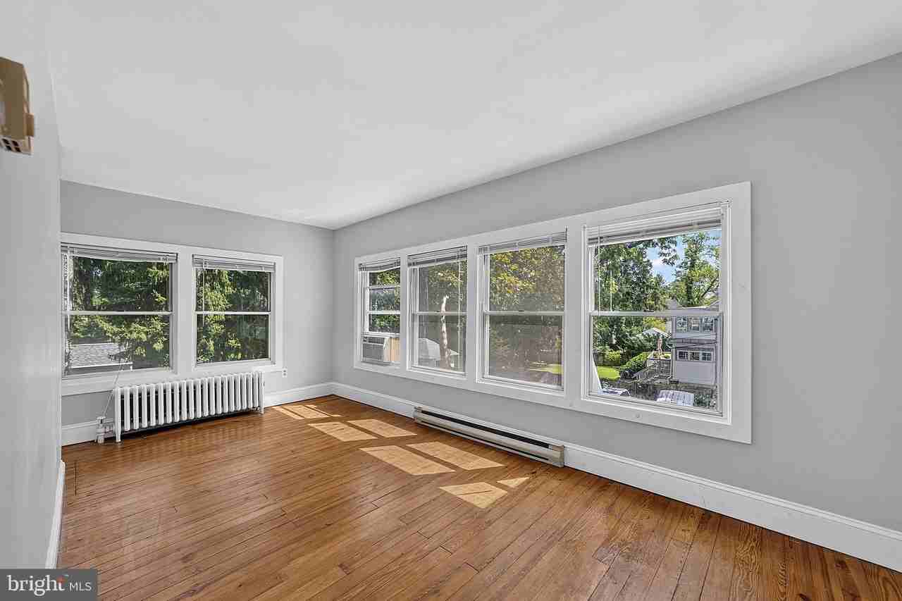 301 Nassau St #6 - Photo 7 of 20