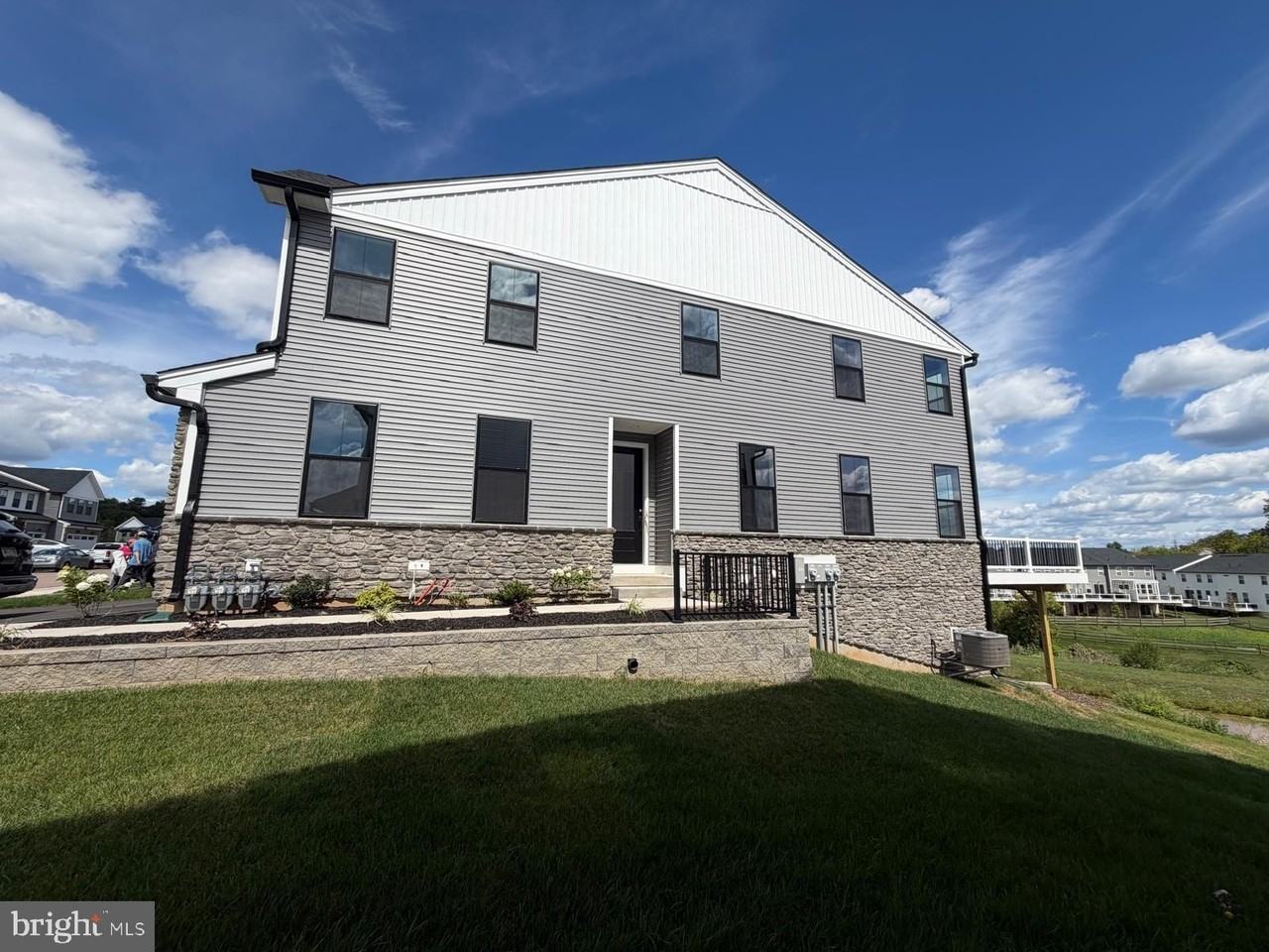 310 Aspen Way - Photo 3 of 50