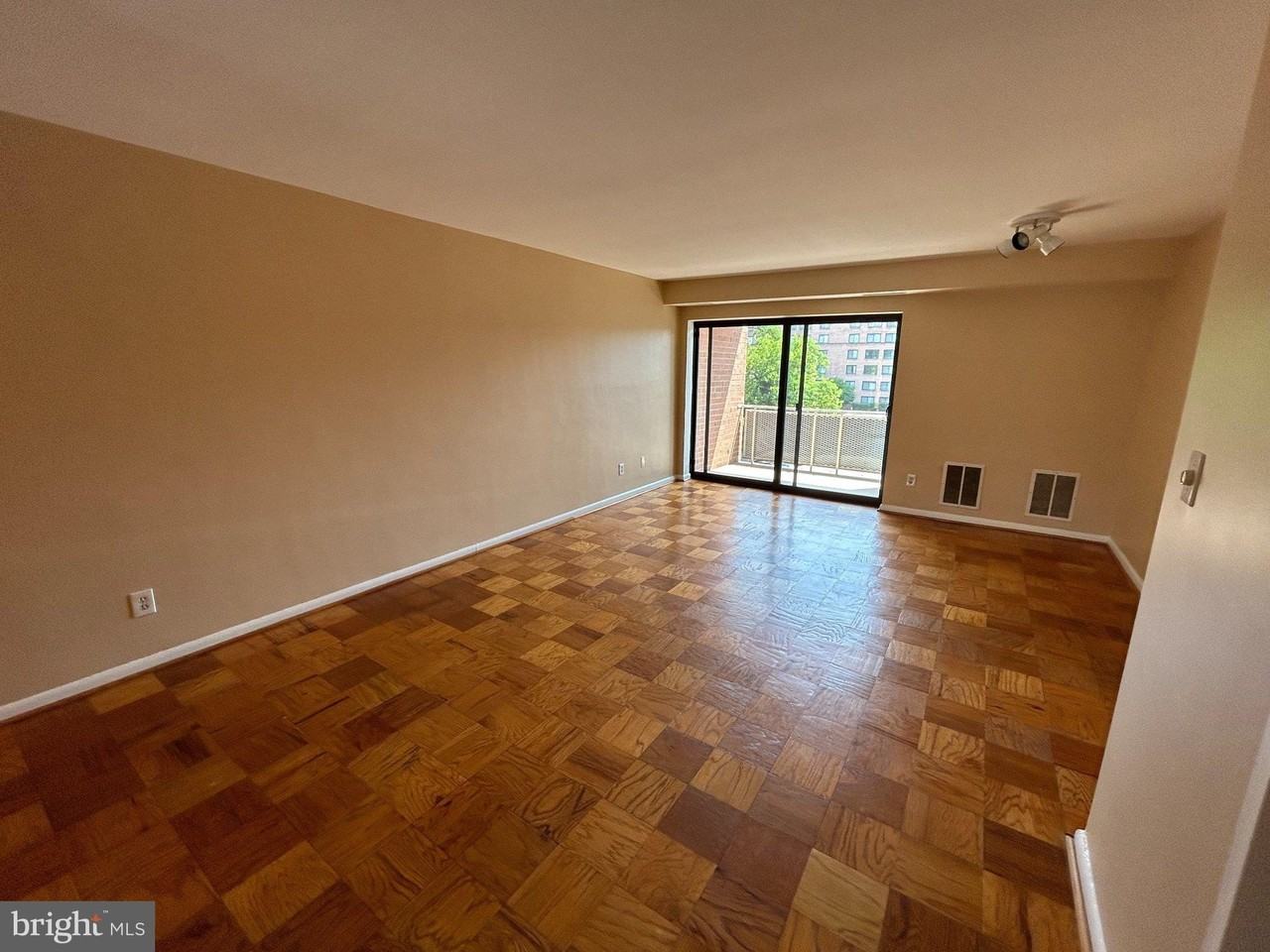 1931 N Cleveland St #402 - Photo 5 of 17