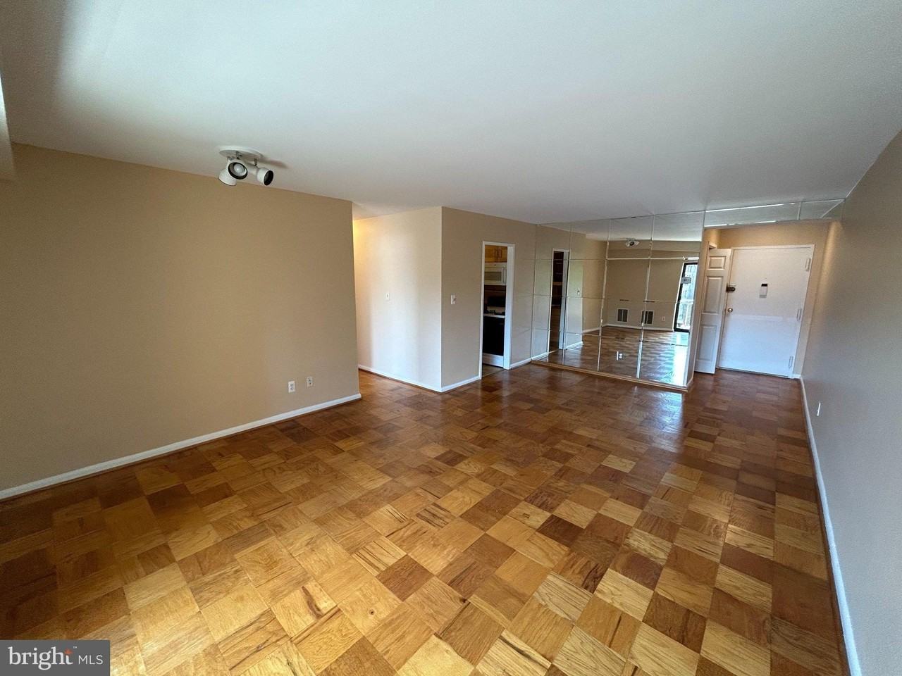 1931 N Cleveland St #402 - Photo 6 of 17