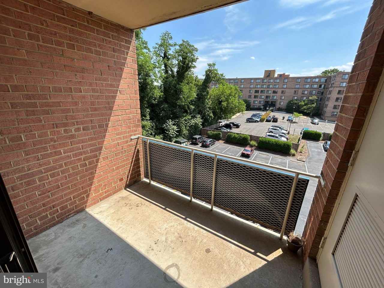 1931 N Cleveland St #402 - Photo 7 of 17
