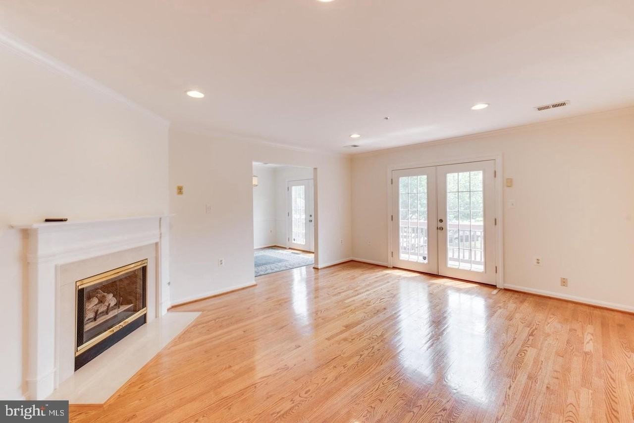 11710 Scooter Ln #7 - Photo 2 of 32
