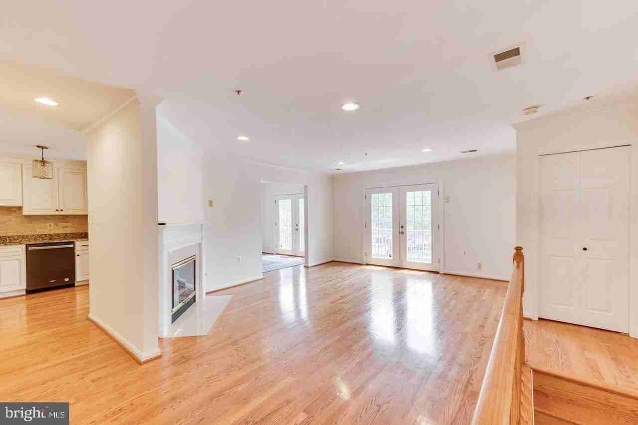 11710 Scooter Ln #7 - Photo 3 of 32