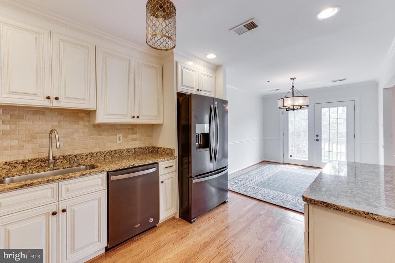 11710 Scooter Ln #7 - Photo 5 of 32
