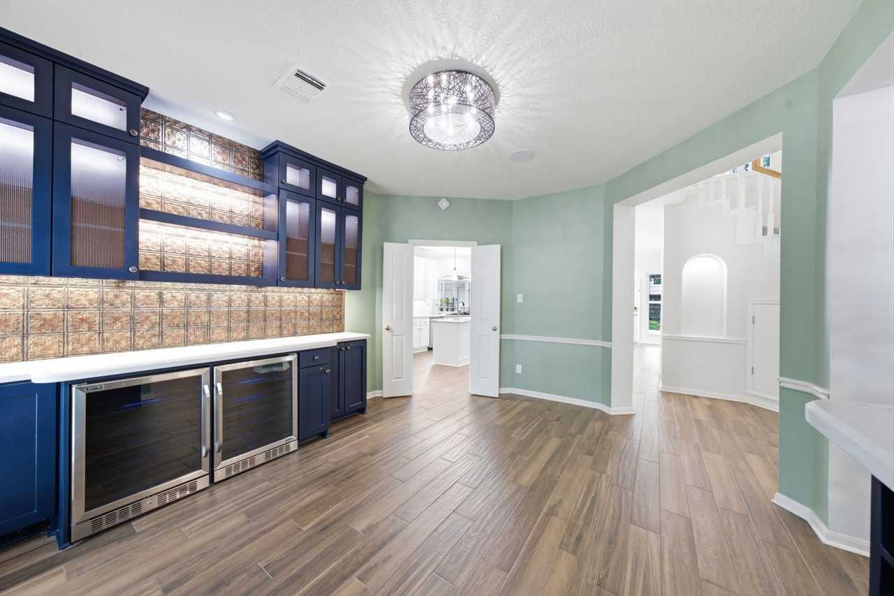 2214 Lytham Ln - Photo 4 of 45