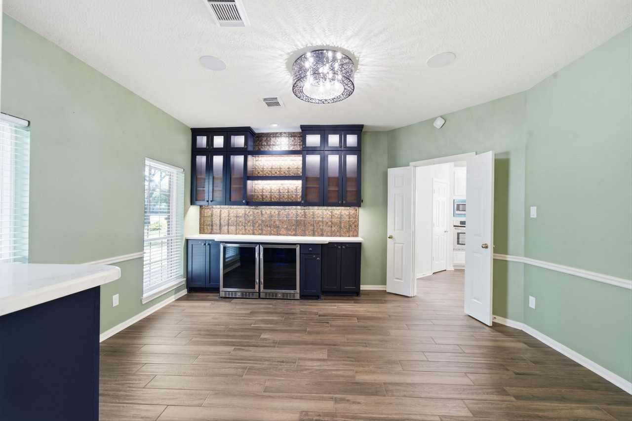 2214 Lytham Ln - Photo 6 of 45