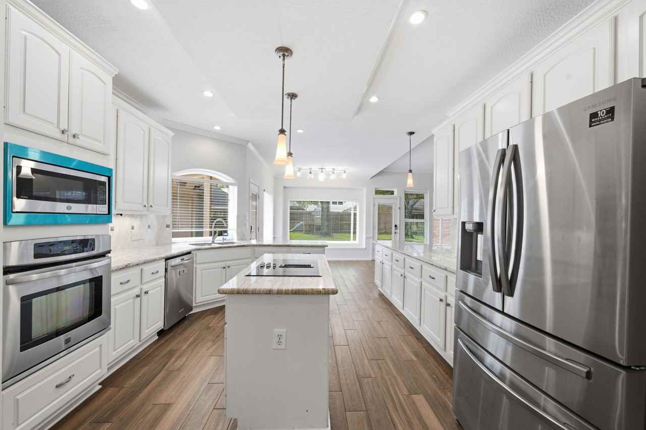 2214 Lytham Ln - Photo 7 of 45