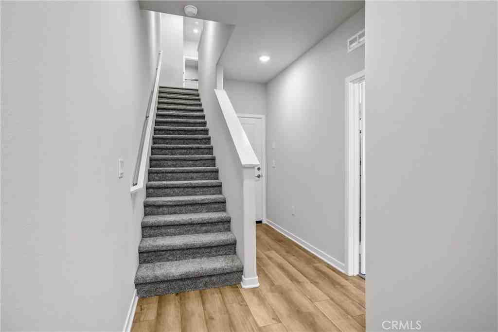 9567 Hannah Way - Photo 3 of 32