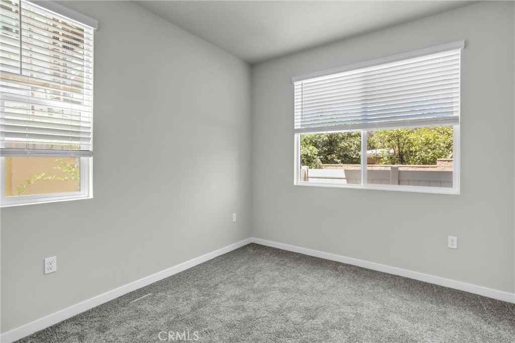9567 Hannah Way - Photo 4 of 32