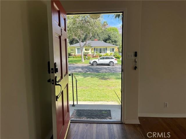 2440 Queensberry Rd - Photo 5 of 41