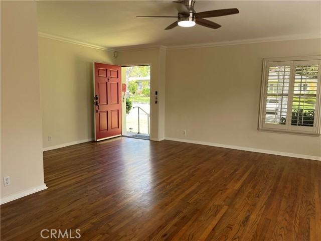 2440 Queensberry Rd - Photo 6 of 41