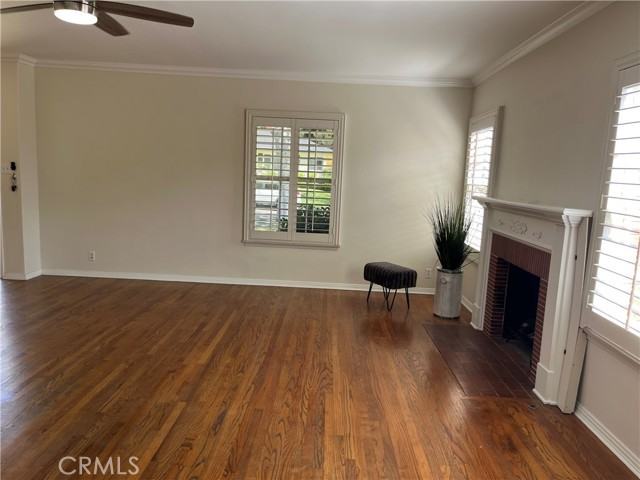 2440 Queensberry Rd - Photo 7 of 41