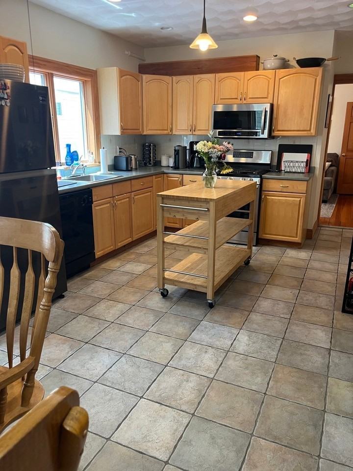 41 Montfern Ave - Photo 4 of 10