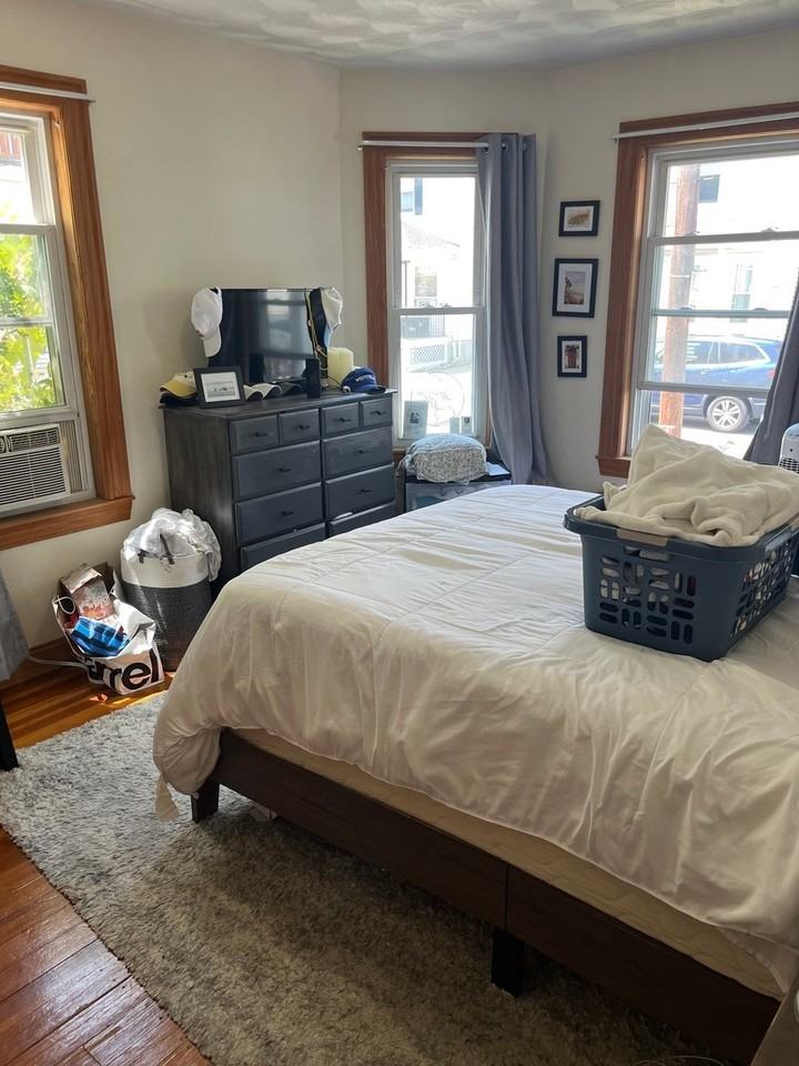 41 Montfern Ave - Photo 6 of 10