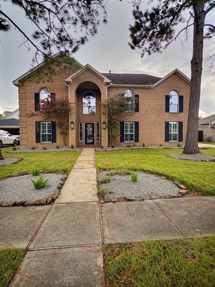 305 Oak Creek Ct - Photo 2 of 28