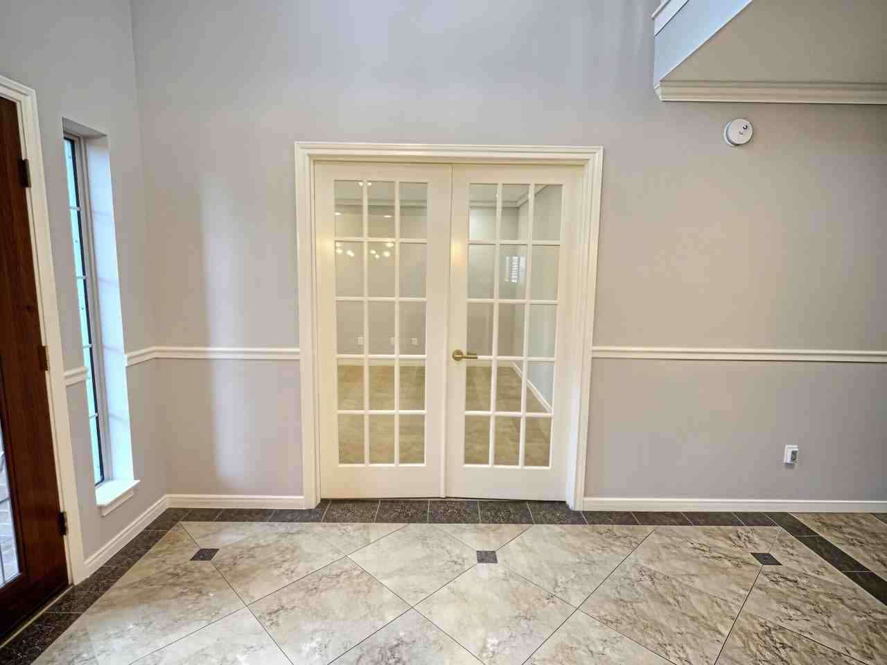 305 Oak Creek Ct - Photo 5 of 28
