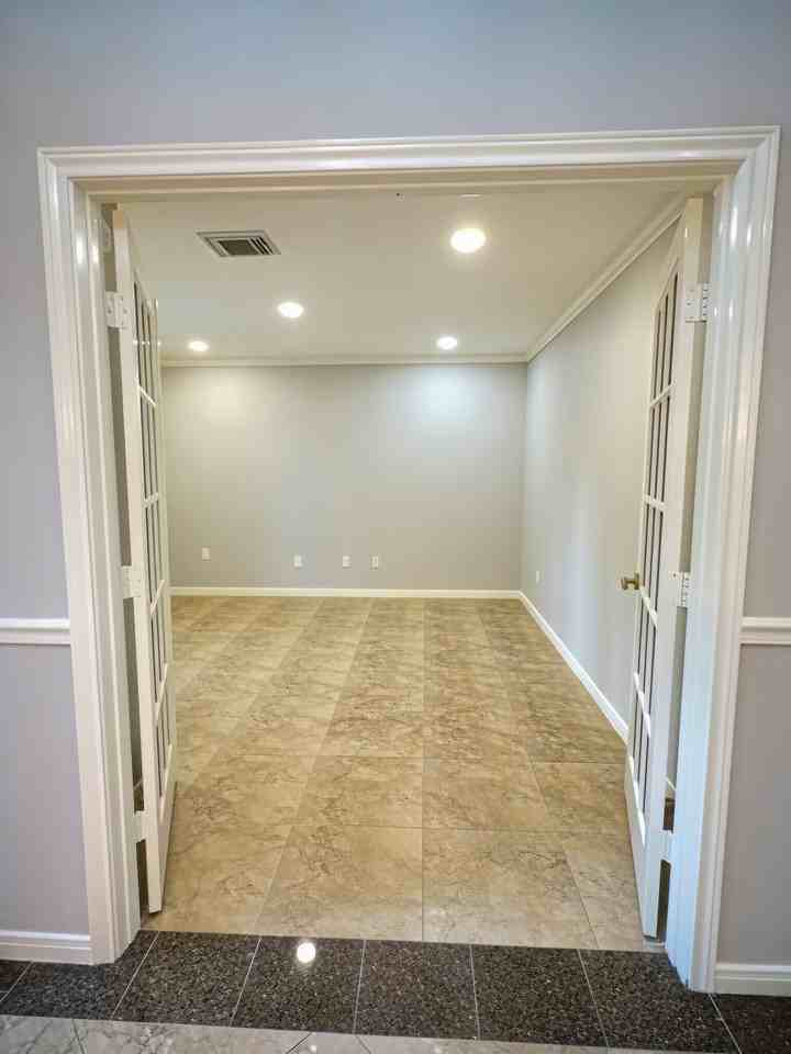 305 Oak Creek Ct - Photo 6 of 28