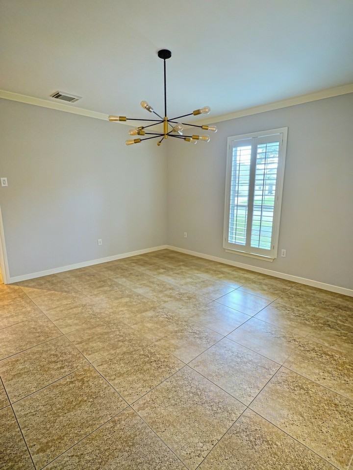 305 Oak Creek Ct - Photo 7 of 28