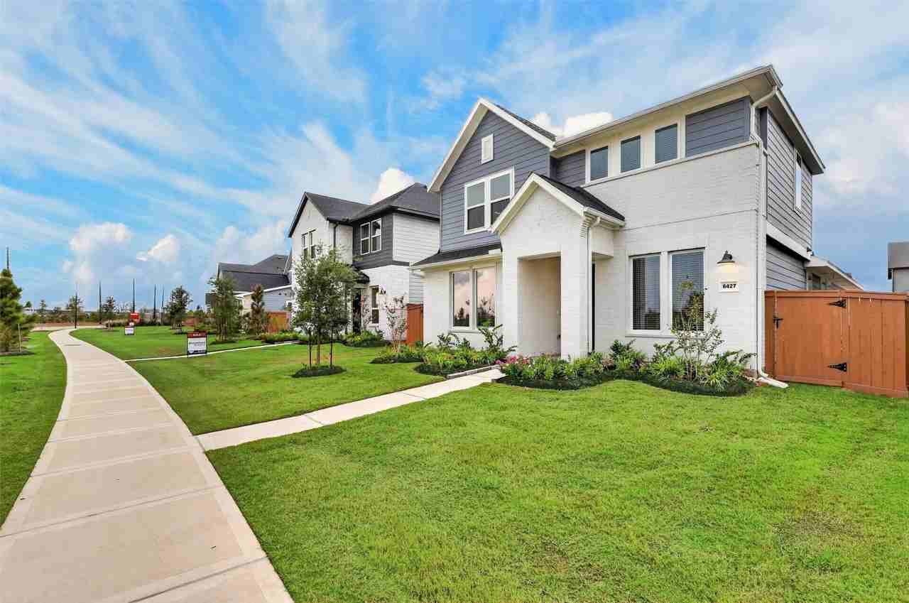 6427 Prospect Oaks Pkwy - Photo 3 of 46