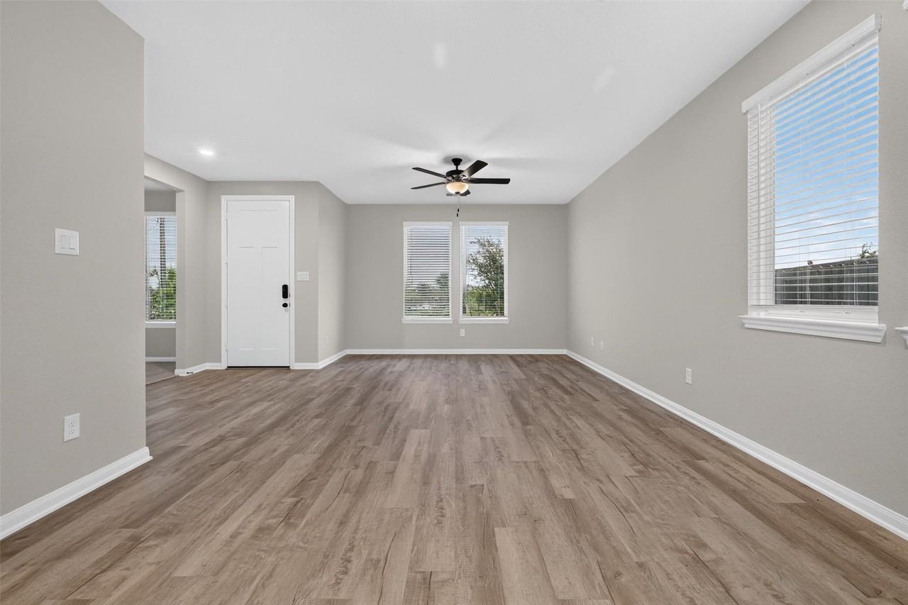 6427 Prospect Oaks Pkwy - Photo 6 of 46