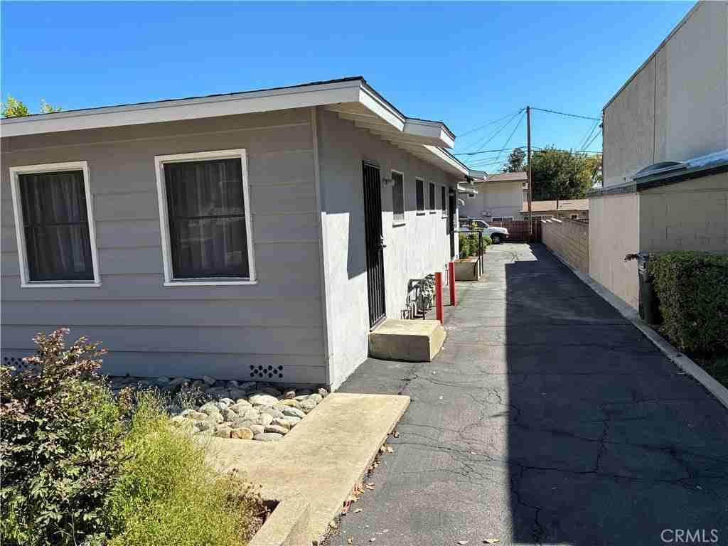 630 W Foothill Blvd - Photo 2 of 10