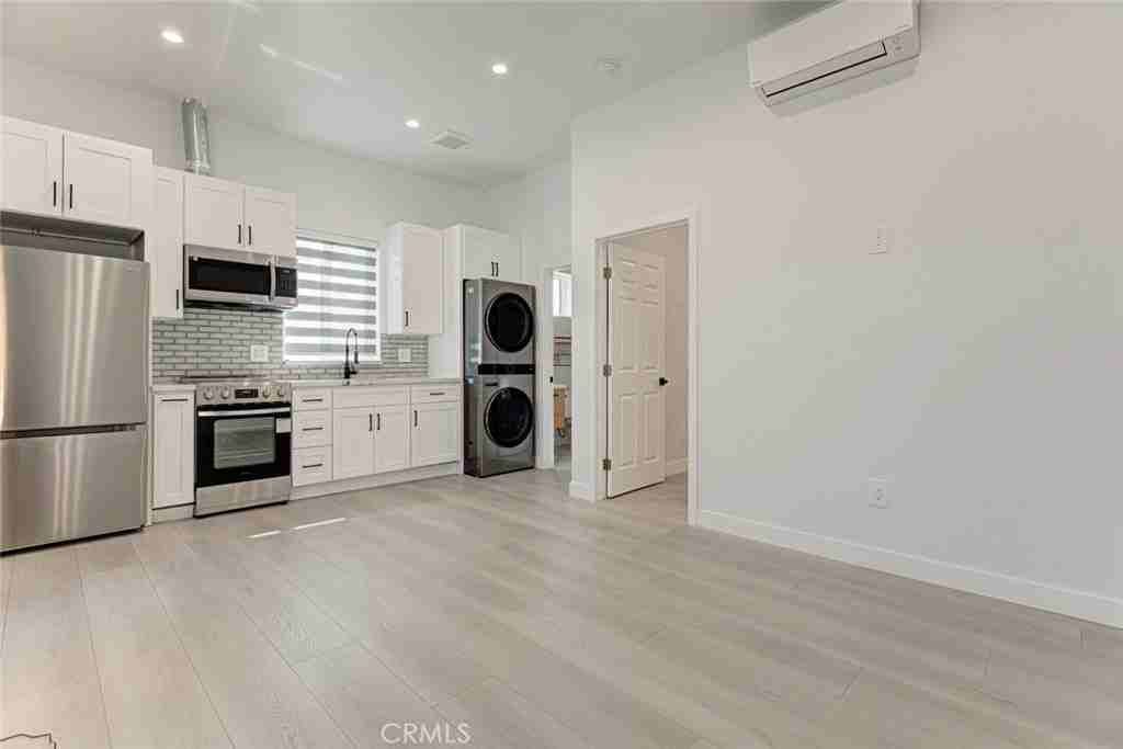 9823 Odessa Ave - Photo 4 of 15