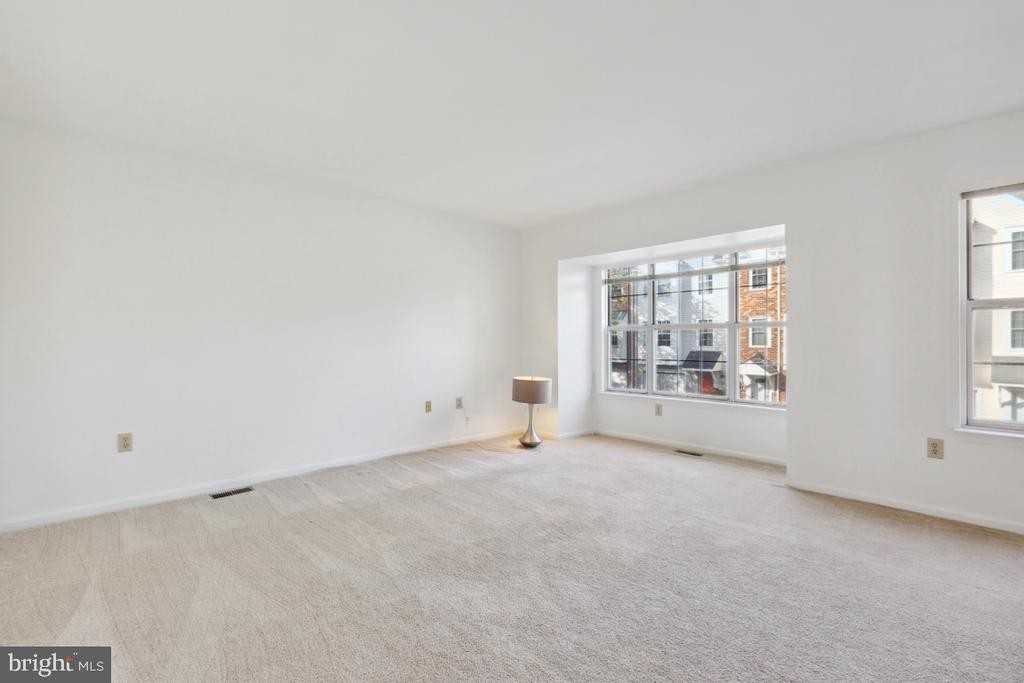 18221 Fox Chase Cir - Photo 2 of 23