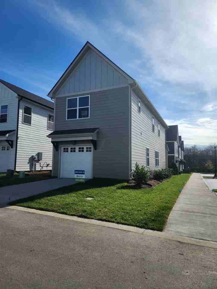 416 Queen Ln - Photo 3 of 7