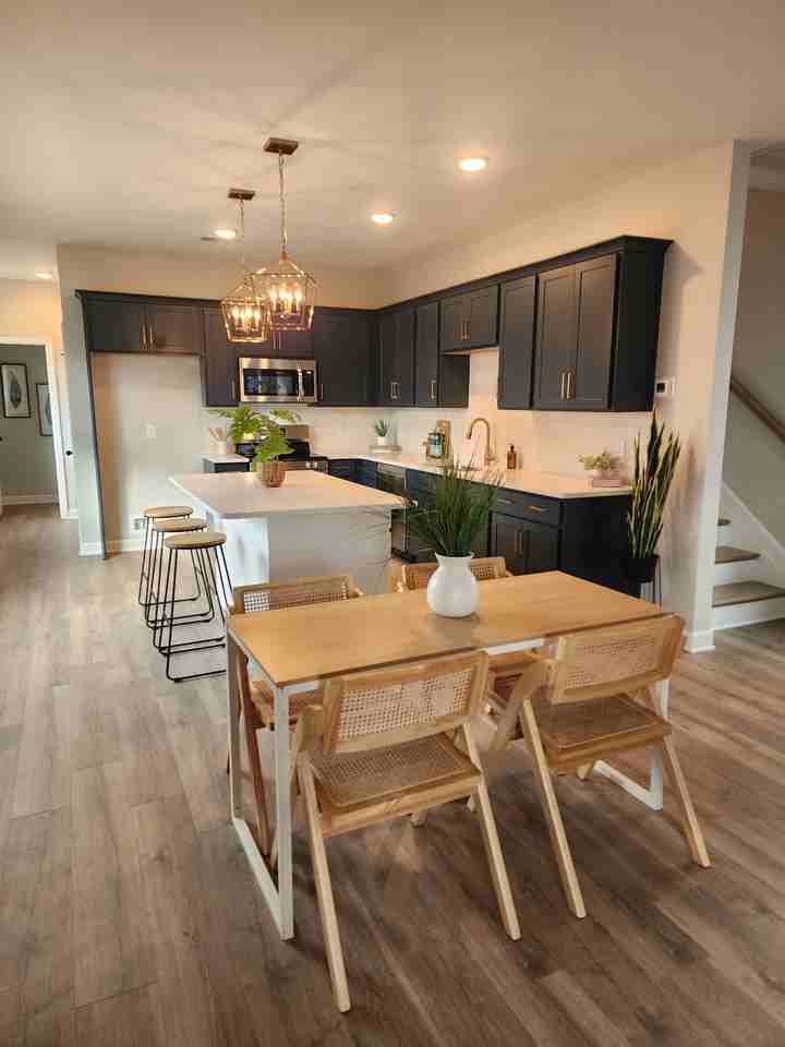 416 Queen Ln - Photo 4 of 7