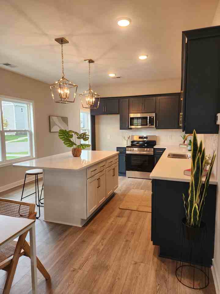 416 Queen Ln - Photo 5 of 7