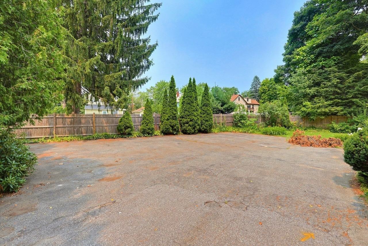 17 Church Ct - Photo 4 of 30