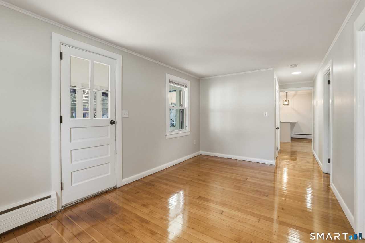 140 Camp Ave - Photo 5 of 20