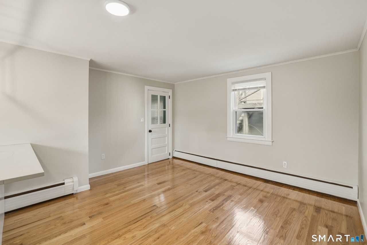 140 Camp Ave - Photo 6 of 20